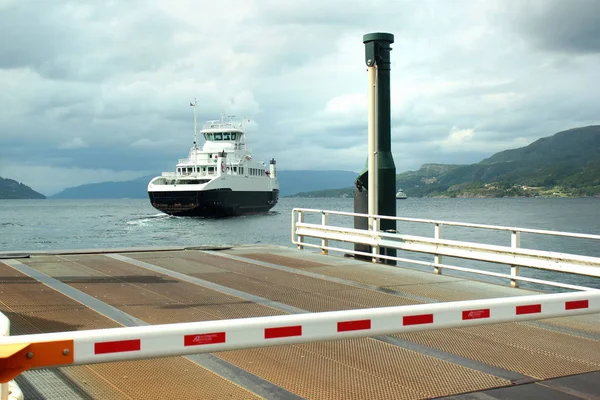 Hjelmeland Norvège Juin 2018 Ferry Quitte Port Hjelmelandsvagen Centre Administratif — Photo