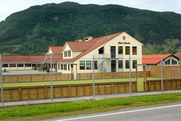 Olen Noorwegen Juni 2018 Stad School Olen Dorp Administratieve Centrum — Stockfoto