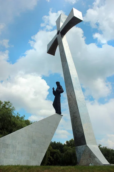 Przemysl Polônia Junho 2018 Monumento Cruz Confiança Com Estatueta Jesus — Fotografia de Stock