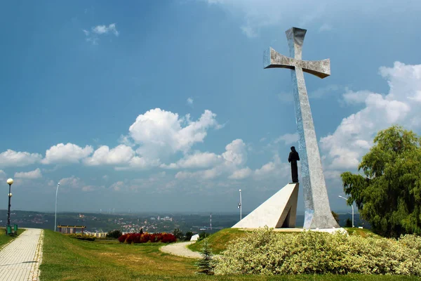 Przemysl Polônia Junho 2018 Monumento Cruz Confiança Com Estatueta Jesus — Fotografia de Stock