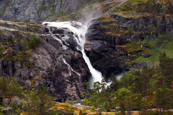 Nykkjesoyfossen Cai Terceiro Cascata Quatro Cachoeiras Vale Husedalen Kinsarvik Noruega — Fotografia de Stock