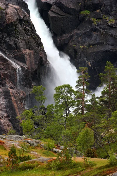 Cascate Nykkjesoyfossen Terza Cascata Quattro Cascate Nella Valle Husedalen Kinsarvik — Foto Stock