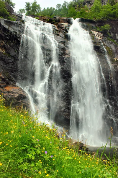 Skjervsfossen Cachoeira Condado Hordaland Noruega — Fotografia de Stock