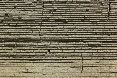 Taş duvar arka plan çatlaklar ile katmanlı