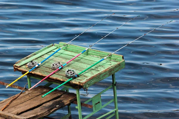 Aparejos Pesca Antiguos Cañas Con Líneas Carretes Equipos Pesca Abandonados — Foto de Stock