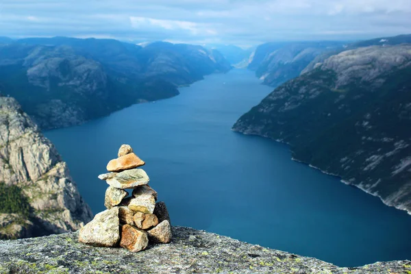 Cairn Piedra Sobre Lysefjord Preikestolen Rock Noruega — Foto de Stock