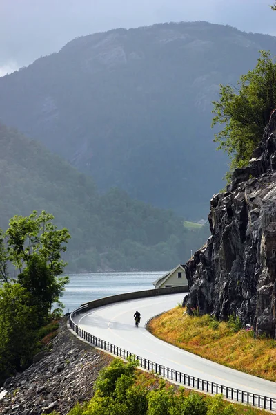 Ποδηλάτης Βόλτες Στον Παραλιακό Δρόμο Κατά Μήκος Erfjorden Κομητεία Rogaland — Φωτογραφία Αρχείου