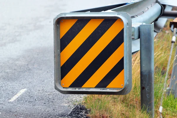 Warning Sign End Road Guardrail — Stock Photo, Image