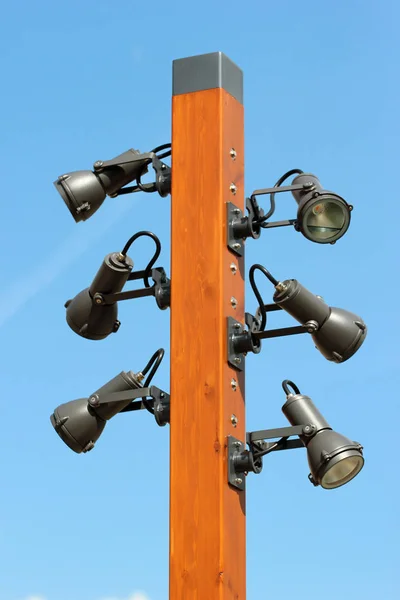 Led Lampen Auf Holzpfosten — Stockfoto