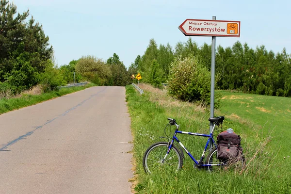ポーランド東部の緑ヴェーロ自転車ルートのサイクリスト サービス ポイントの Kulikow ポーランド 2018 サイン プレート — ストック写真