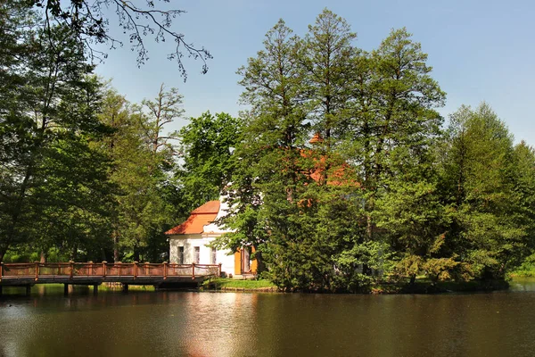 Zwierzyniec Polonia Mayo 2018 Iglesia San Juan Nepomuk Lago Con —  Fotos de Stock