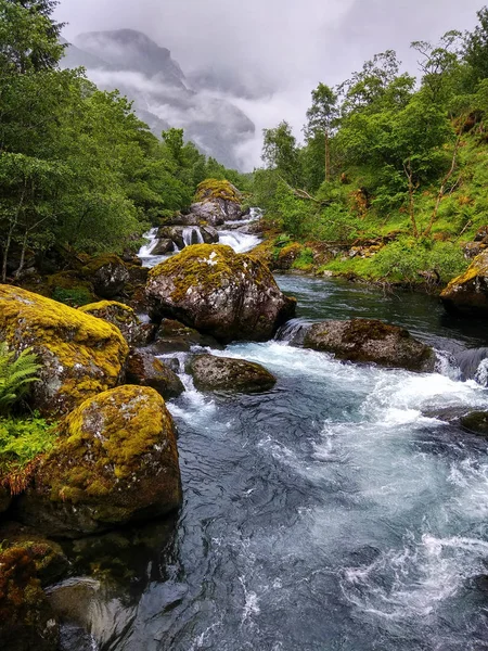 Río Bondhuselva Que Fluye Fuera Del Lago Bondhus Parque Nacional — Foto de Stock