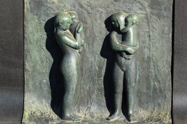 Oslo, Norveç - 26 Haziran 2018: Heykel çalışmaları ve Gustav Vigeland şık Park, popüler turizm Norveç başkenti sanatsal nesneler.