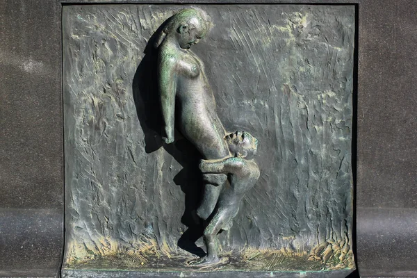 Oslo, Norveç - 26 Haziran 2018: Heykel çalışmaları ve Gustav Vigeland şık Park, popüler turizm Norveç başkenti sanatsal nesneler.