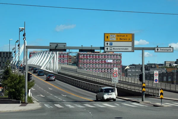 挪威奥斯陆 2018年6月26日 Nnorenga 一座横跨奥斯陆中央车站24轨的连续桁架桥 它建于2011年 — 图库照片