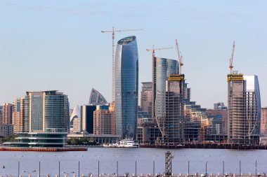 Bakü, Azerbaycan - 26 Nisan 2017: Waterfront Bakü, Azerbaycan şehir.