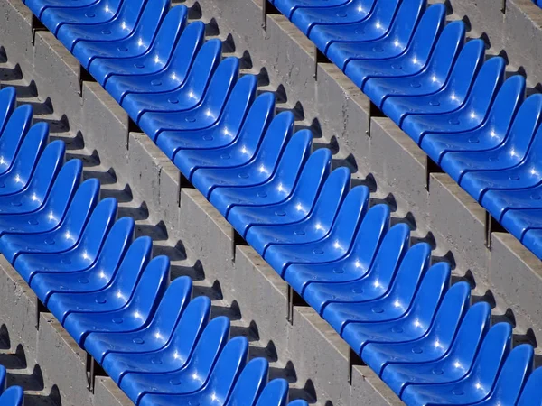 Rijen Van Blauwe Zetels Een Stadion — Stockfoto