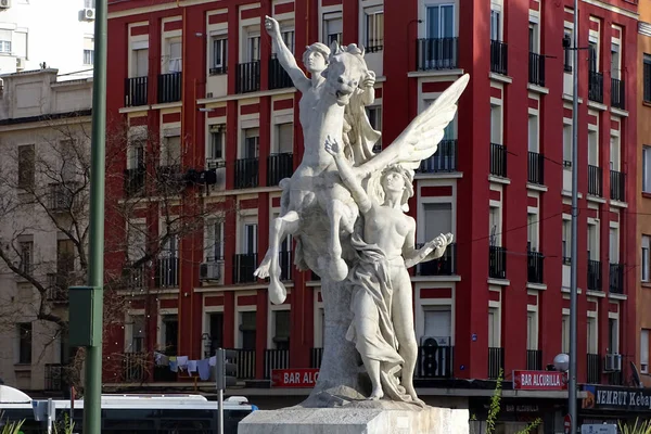Grupo escultural alegórico The Glory and Pegasus em Madrid, Espanha — Fotografia de Stock