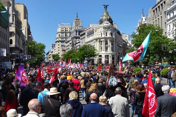 İspanya komünist parti ve sendika merkezi Madrid gösteri üstünde Uluslararası İşçi Bayramı.