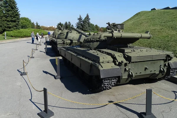 Kiev, Ucrania - 29 de septiembre de 2017: Antigua maquinaria militar en — Foto de Stock