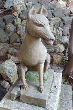 Uji, Japonya - 5 Ekim 2017: Kitsune (Fox), Ujigam heykeli