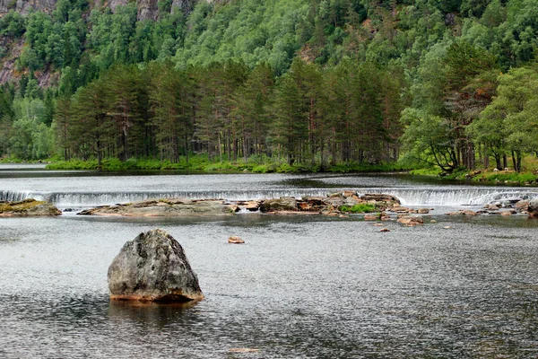 Wasserfälle auf dem Fluss sira in sirdal, Norwegen. — Stockfoto