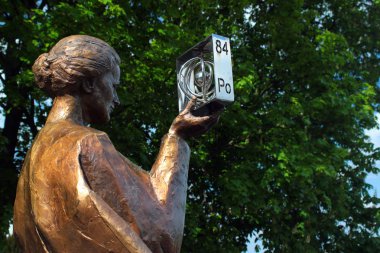 Varşova, Polonya - 1 Mayıs 2019: Marie Sklodowska Curie Anıtı