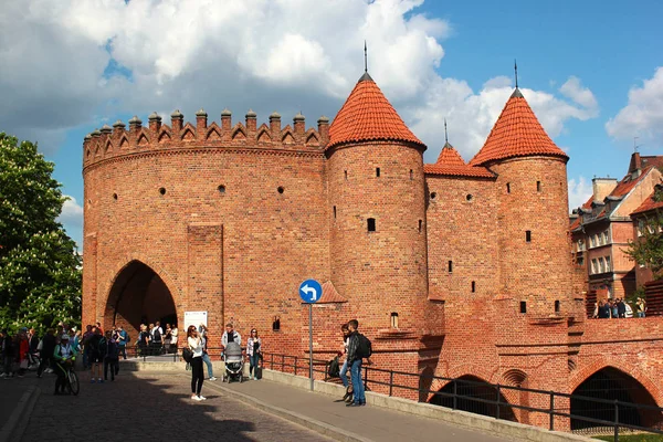 Варшавська Барбікан у Старому місті Варшави, Польща — стокове фото