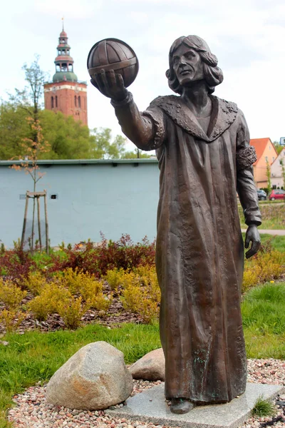 Szobor Nicolaus Copernicus a lidzbark warminski, ahol a tudós élt a kastélyban több éve. — Stock Fotó