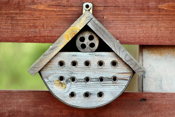 Hotel de insectos en un bosque — Foto de Stock