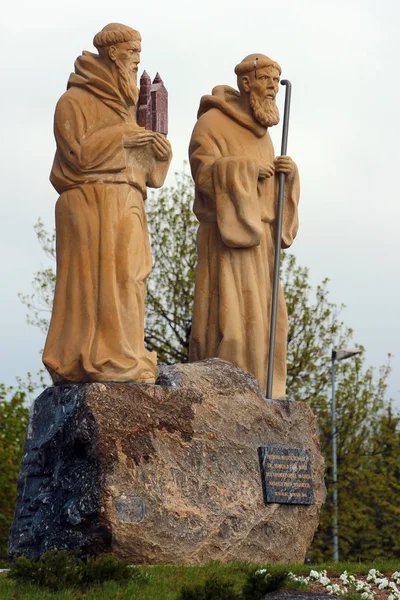 Statuen des Heiligen Roch und des Heiligen Romuald, der Schutzpatrone der Stadt Suwalki, Polen — Stockfoto