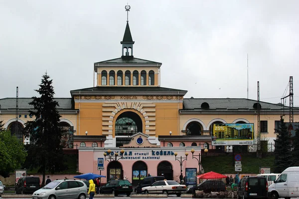 Railway station of Kovel, the north-western hub of the Ukrainian rail system, with six rail lines radiating outward from the city. — Stock Photo, Image