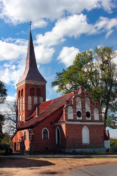 Egyház Isten anyja a kapu a Hajnal Drogosze, Warmia-Mazúriai Vajdaság, Lengyelország. — Stock Fotó