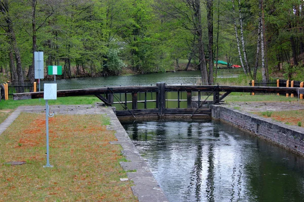 Paniewo Lock, the ninth lock and the only twin-chamber lock on the Augustow Canal in Poland. Built in 1828. — Stock Photo, Image