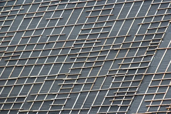 Tornala lı kiremitli çatı — Stok fotoğraf