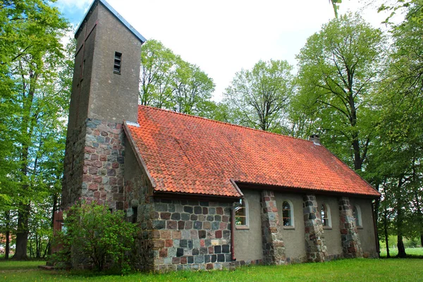 Die evangelische Kirche in Srokowo, Polen — Stockfoto