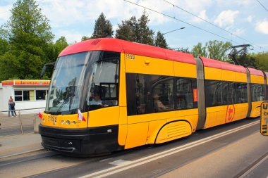Polonya'nın başkenti Varşova Tramvay toplu taşıma popüler modu.