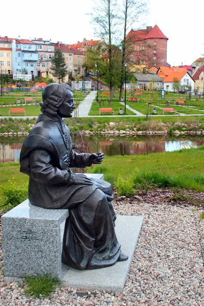 Estátua de Ignacy Krasicki, Príncipe-Bispo de Warmia e Arcebispo de Gniezno, que foi o principal poeta iluminista da Polónia, dramaturgo e autor do primeiro romance polaco . — Fotografia de Stock