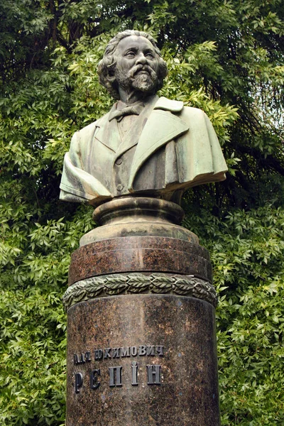 Monumento a Ilya Repin en Chuhuiv, Ucrania — Foto de Stock