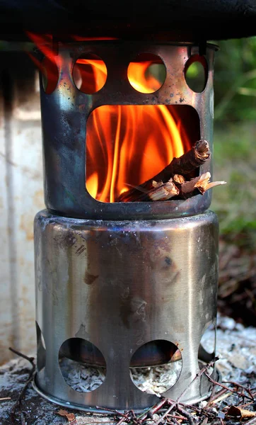 小型便携式木炉 — 图库照片