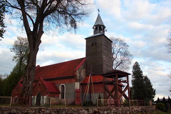 Onze lieve vrouw van de rozenkrans kapel in Janikowo, Bartoszyce County, woiwodschap Ermland-Mazurië, Polen — Stockfoto