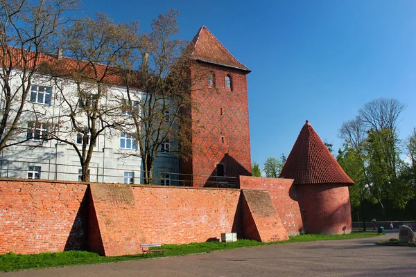 Falak és tornyok Braniewo, Warmia-Mazúriai Vajdaság, Lengyelország — Stock Fotó