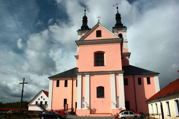 Kościół Niepokalanego Poczęcia Najświętszej Maryi Panny w Wigry, część klasztoru Kamaldolese Wigry w suwalskim regionie, Polska. — Zdjęcie stockowe