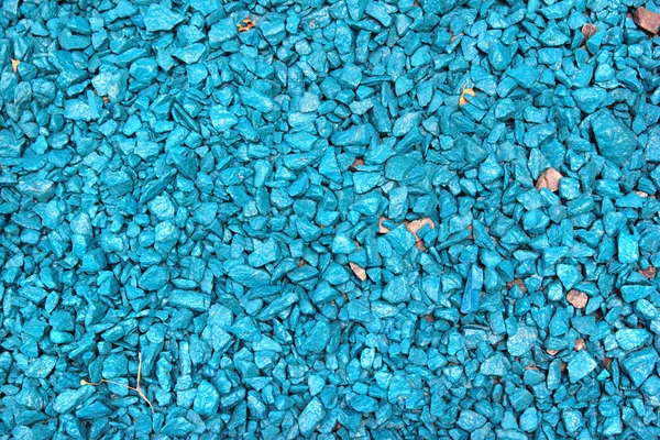 Grava pintada azul en un jardín como fondo — Foto de Stock