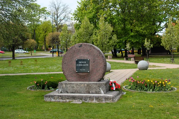 Braniewo, Polonia - 8 de mayo de 2019: Plaza dedicada a la ciudad polaca —  Fotos de Stock