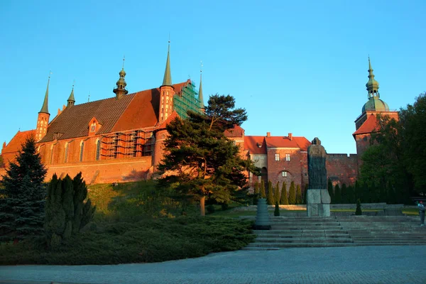 Вид на місто історичні Фромборк, північно-східна Польща — стокове фото