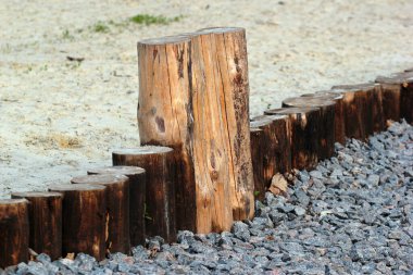 Sıraya dizilmiş dört fiş.