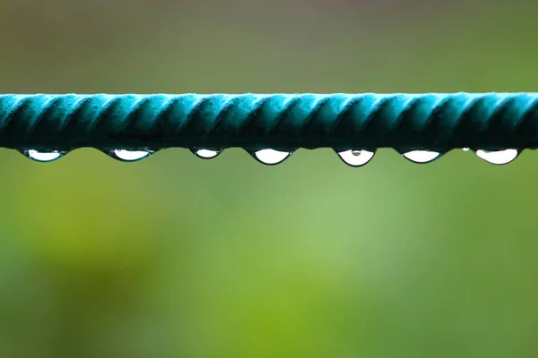 Krople Wody Pręcie Zbrojeniowym Deszczu — Zdjęcie stockowe