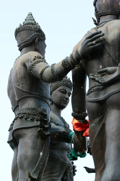 チェンマイ 12月3 2019 有名な3人の王の記念碑 王Mengchi Ramkamhaeng Ngam Muangの彫刻 チェンマイの建国の父 — ストック写真