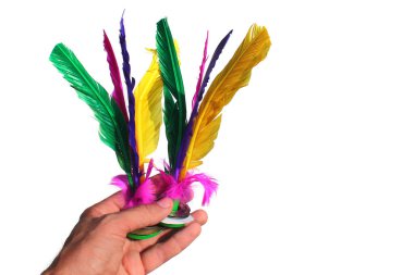 Jianzi, kauçuk taban ya da plastik disklere yerleştirilmiş dört tüylü geleneksel Çin mekiği.